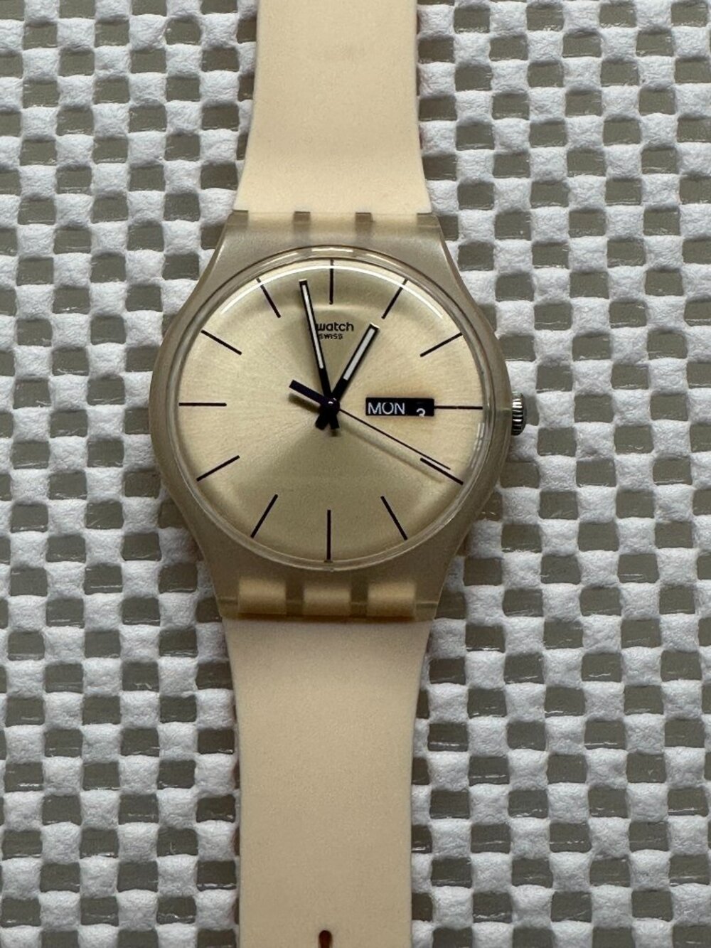 Swatch Watch Rose Rebel SUOT700 Classic